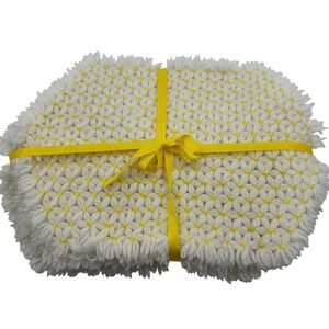 Vtg Handmade Floral Loom Knit Set of 4 Placemats White Yellow Daisy Fringe Retro